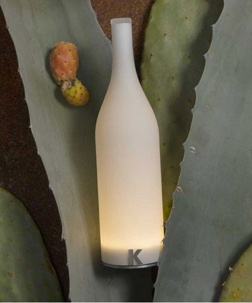 KARMAN Bacco Lampada da Tavolo a Forma di Bottiglia LED
