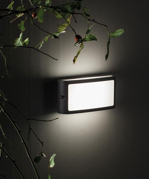 SOVIL Screen 99500 Lampada da Parete per Esterno a LED ambientata